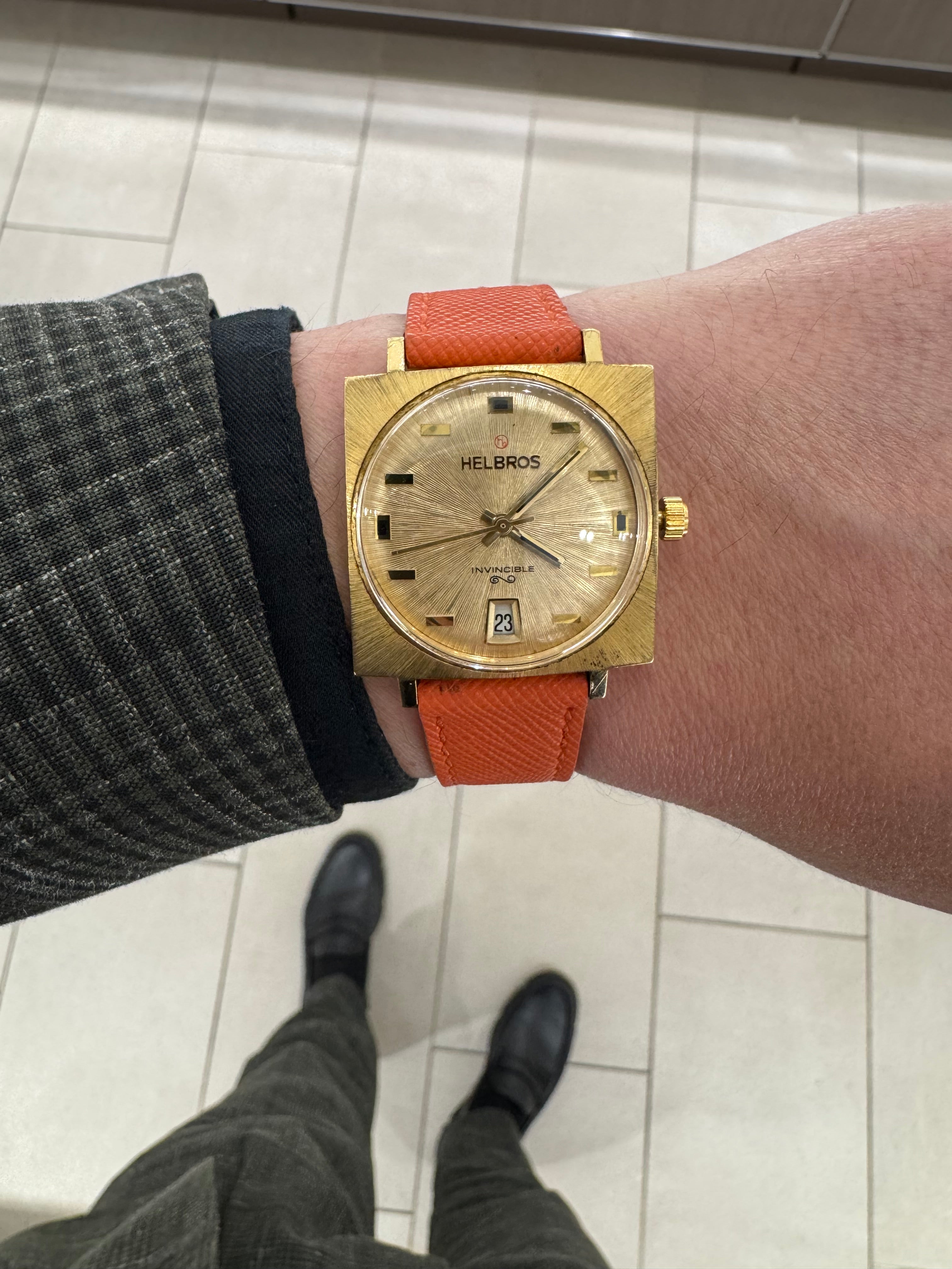 Helbros Invincible Sunburst-Scratch 1970's Manual Wind